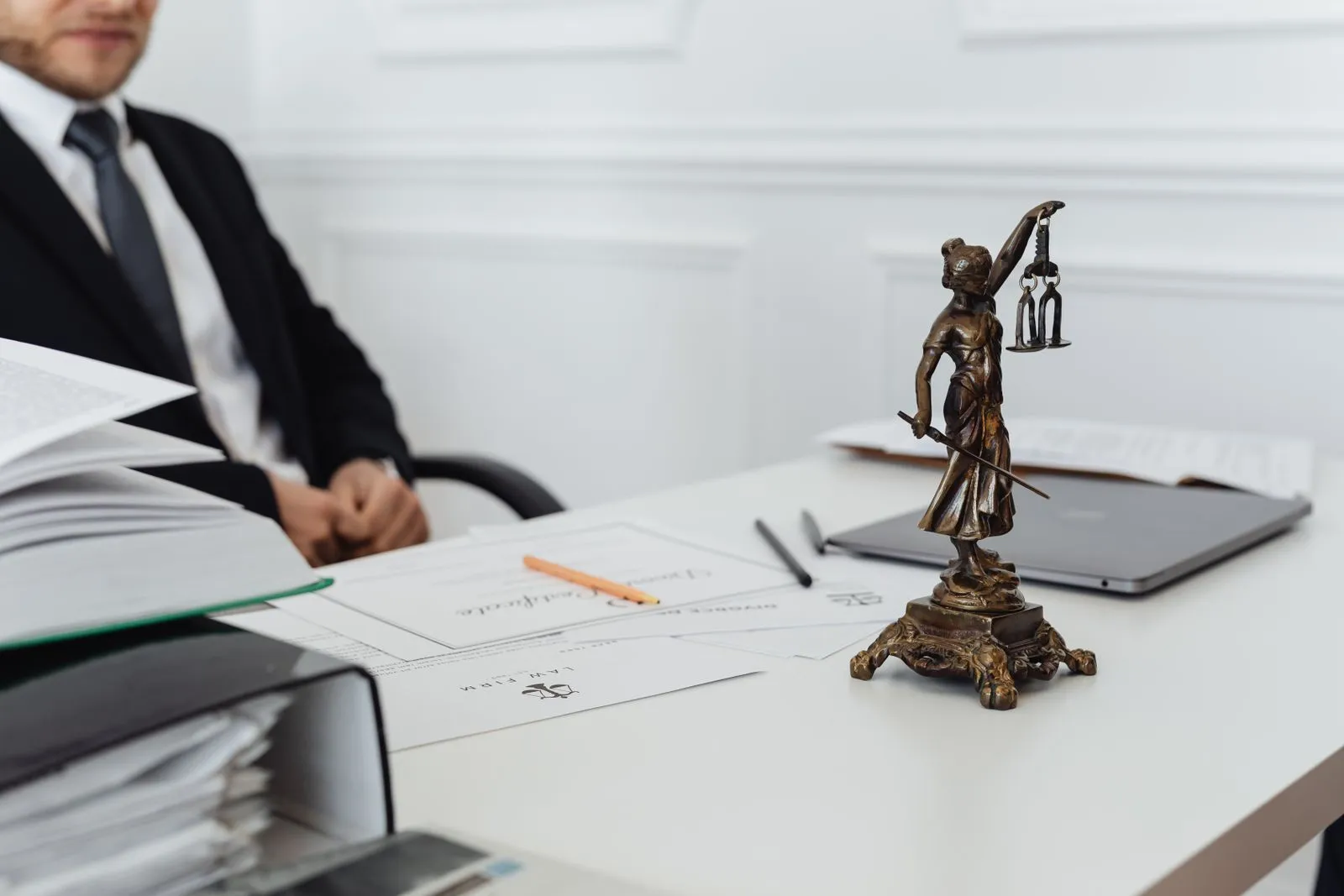 What to Bring to Your First Lawyer Meeting